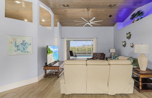 Pine Island Center Casa | 3/2 Pool Home on the Water in Bokeelia!