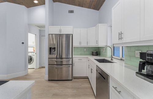 Pine Island Center Casa | 3/2 Pool Home on the Water in Bokeelia!