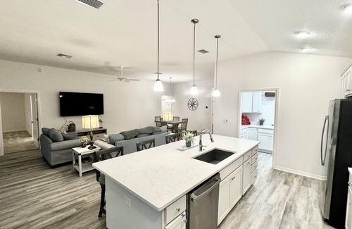 Sumter County Casa | 3/3 w/ 4-Seater Golf Cart in Moultrie Creek, The Villages!