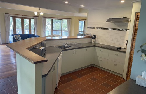 Mount Martha Casa | 3/4 acre Beach House, caminar a la playa en el paseo marítimo, grupos familiares y mascotas bienvenidas