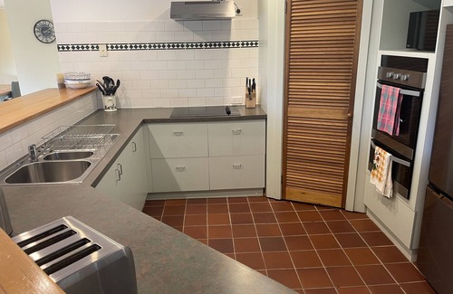 Mount Martha Casa | 3/4 acre Beach House, caminar a la playa en el paseo marítimo, grupos familiares y mascotas bienvenidas