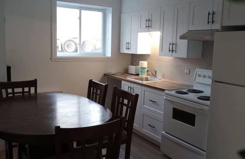 Les Rivieres Apartamento | 3,5 rénove avec cour anglaise