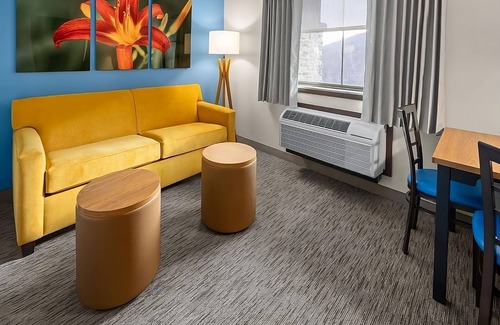 Tannersville Hotel | 3 Amazing Units Close to Sullivan Express Ski Lift! Shuttle, Waterpark, Parking!