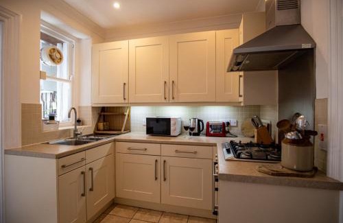 Bantham Casa | 3 Avonside, Bantham - period property with stunning sea views!