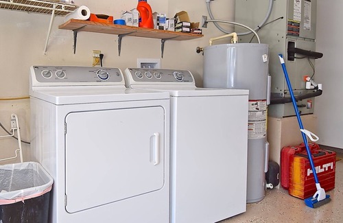 Lake Sarasota Casa | 3 BDRM 2 BTHRM House w/ Heated Pool - close to everything in Sarasota