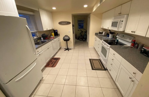 Ship Bottom Condominio | 3-bdrm condo in Ship Bottom. 1 block from beach and bars. Surfboards included!