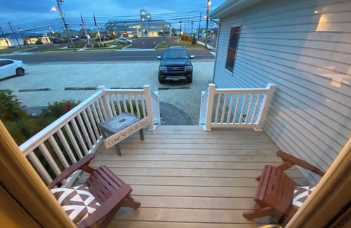 Ship Bottom Condominio | 3-bdrm condo in Ship Bottom. 1 block from beach and bars. Surfboards included!