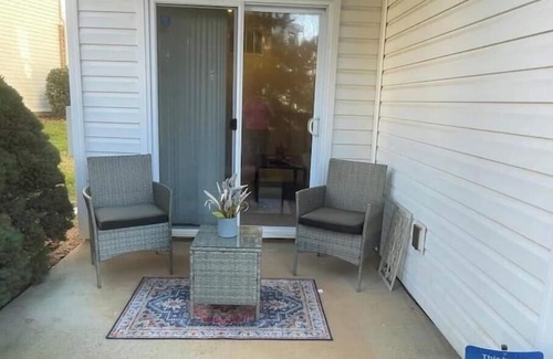 Charlotte Casa | 3 Bdrm Hideaway with Garage