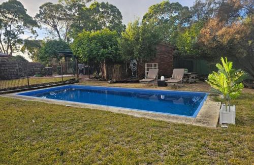 Croydon Casa | 3 Bdrm home,pool, BBQ , fireplace Great for a weekend of fun or family retreat