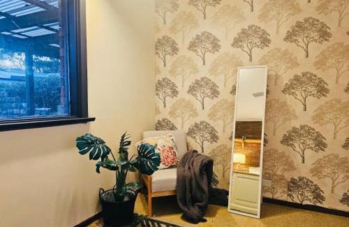 Croydon Casa | 3 Bdrm home,pool, BBQ , fireplace Great for a weekend of fun or family retreat