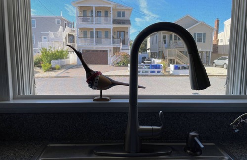 Ship Bottom Condominio | 3-bdrm in Ship Bottom. 2 blocks from beach and bars. Surfboards included!