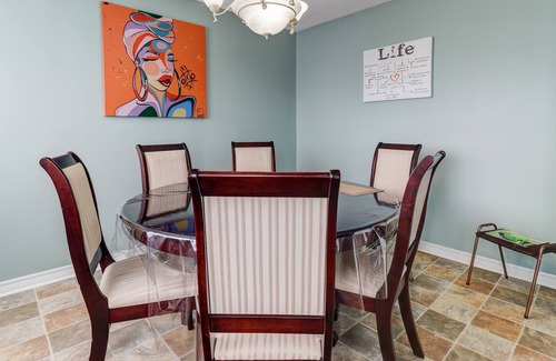 West End Casa | 3 Bdrm Townhouse with Parking