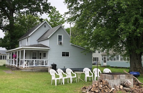 Verona Beach Casa | 3 bed, 1.5 Baths in Verona Beach, NY- Home w/large vacant lot & fire pit.