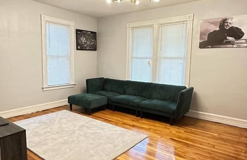 Utica Apartamento | 3 bed/ 1 bath Comfort Apartment in Utica