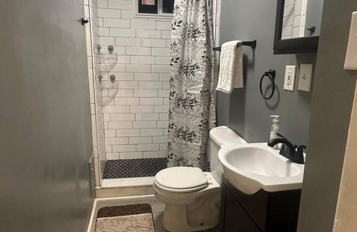 Utica Apartamento | 3 bed/ 1 bath Comfort Apartment in Utica