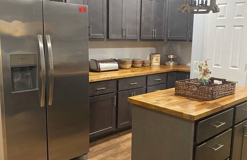 Union Casa | 3 Bed, 2 Bath Full Home - Dog Friendly, Purina, Six Flags