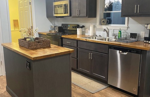 Union Casa | 3 Bed, 2 Bath Full Home - Dog Friendly, Purina, Six Flags