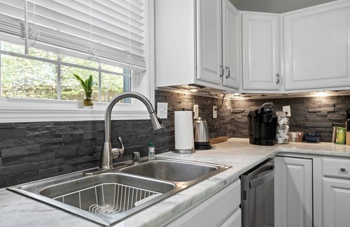 Paducah Casa | 3 Bed/2 Bath Modern 1400 sq ft Home in Quiet Paducah Neighborhood near winery.
