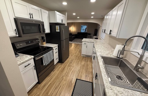 Sioux Falls Casa | 3 bed 2 bath modern style home! Walk to Avera and close to Downtown.