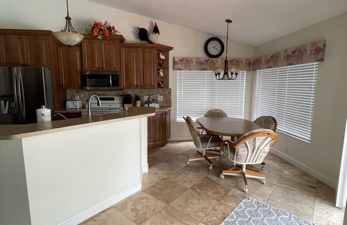 Spring Hill Casa | 3 habitaciones ~ 2 baños ~ piscina ~ wifi ~ mascotas bienvenidas / piscina climatizada opcional