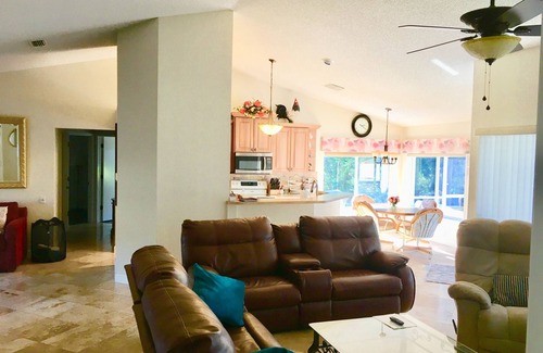 Spring Hill Casa | 3 habitaciones ~ 2 baños ~ piscina ~ wifi ~ mascotas bienvenidas / piscina climatizada opcional