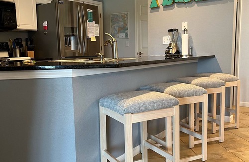 Lakeland Condominio | 3 bed 2 bath Sleeps 8 Lakefront Main Channel views at the 1MM! 2 pools