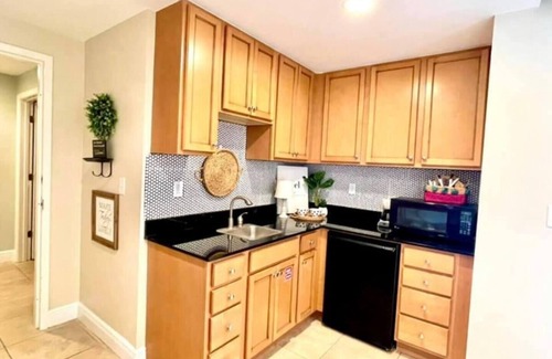 El Centro Beach Hotel | 3 bed/3 ba - Sterling Breeze - PCB