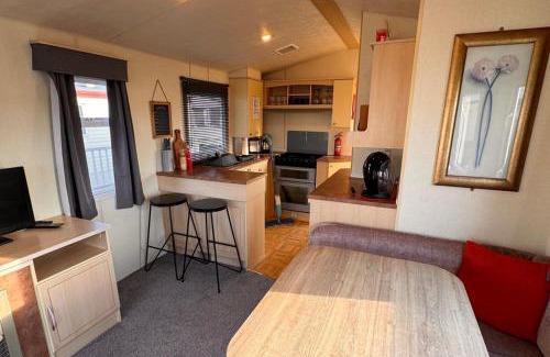 Rhyl Chalet De Esquí | 3 Bed Caravan 8 Berth Pet Friendly Parking