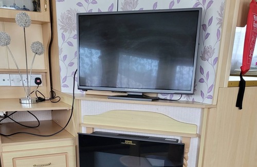 Winestead Casa | 3 bed caravan approx 10 mins from beach bill 1