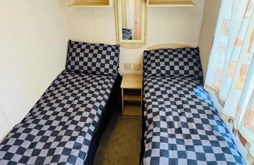 Leysdown-on-Sea Cabina | Seaside Charm Carvan in Leys down on sea