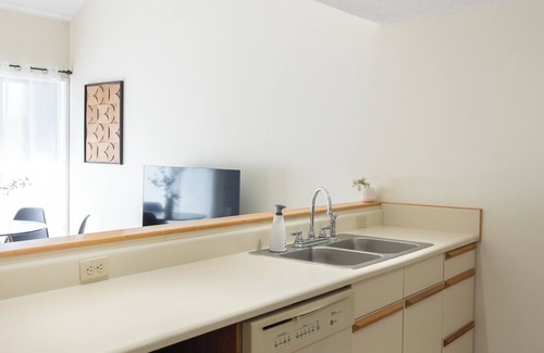 Gulfport Condominio | 3-Bed Coastal Comfort in Biloxi