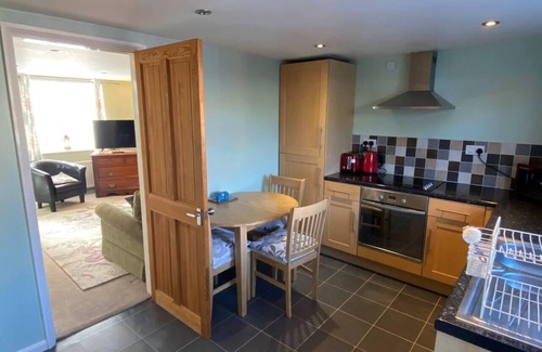 Scarborough Cabaña | 3 Bedroom Cottage, Sleeps 5 village location