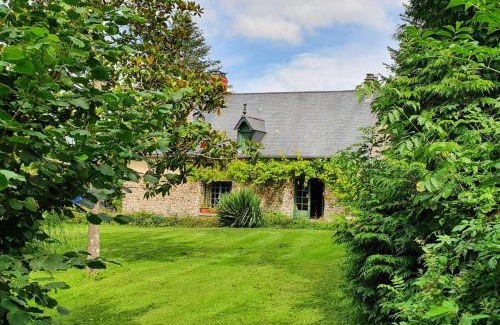 Beaucoudray Casa | 3 Bed Cottage Sleeps 6 - Enclosed Patio -Fireplace