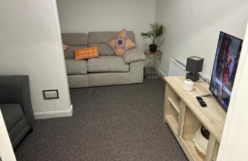 Antrim Apartamento | 3 Bed Flat - Sleeps 6 - Parking - Wifi