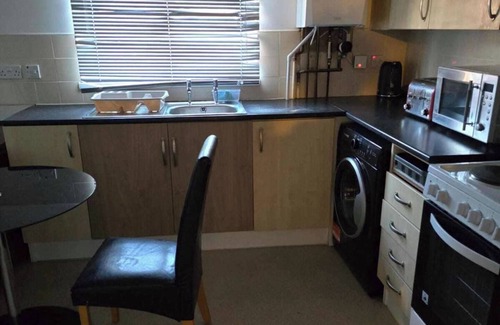 Bletchley Casa | 3 Bed House- Sleeps 6 - Parking - Wifi