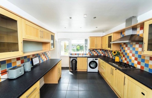 Leicester Casa | 3 Bed House - Sleeps 5 - Pets - Garden - Parking