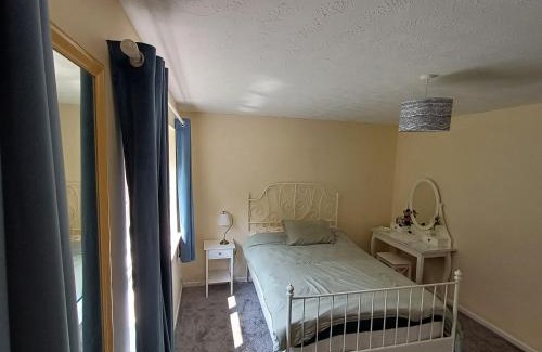 Uttoxeter Casa | 3 Bed House - Sleeps 5 - Pets - Parking