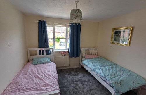 Uttoxeter Casa | 3 Bed House - Sleeps 5 - Pets - Parking