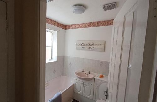 Uttoxeter Casa | 3 Bed House - Sleeps 5 - Pets - Parking
