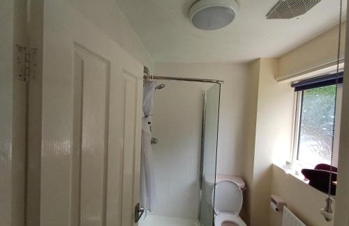 Uttoxeter Casa | 3 Bed House - Sleeps 5 - Pets - Parking
