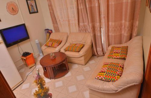 Kampala Casa | 3 Bed House - Sleeps 8 Wifi Parking Pets