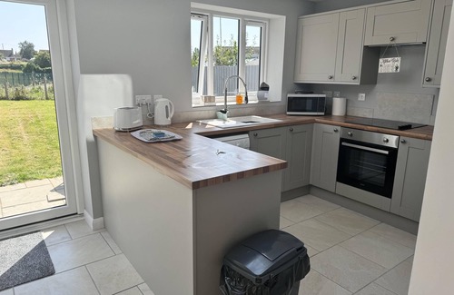 Heacham Casa | 3 Bed House - Sleeps 6 - Pets - Garden - Parking