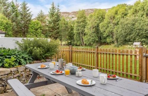 Newtonmore Casa | 3 Bed in Newtonmore oc-h32416