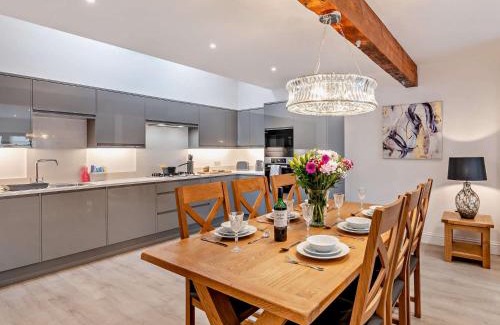 Alne Casa | 3 Bed in Tollerton 93897
