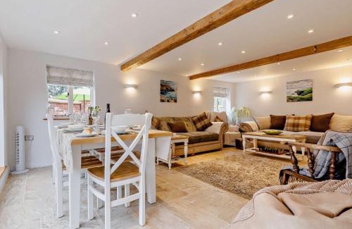 Whitchurch Casa | 3 Bed in Whitchurch 73192