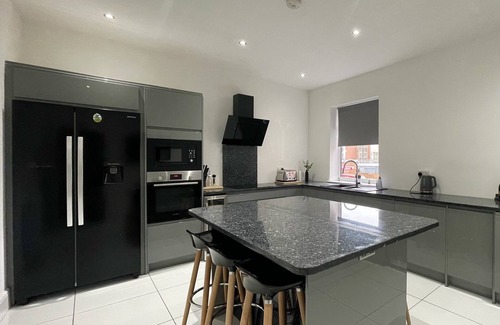 Chapeltown Apartamento | 3 bed large modern House/apartment-Free parking