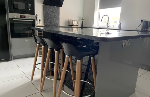 Chapeltown Apartamento | 3 bed large modern House/apartment-Free parking