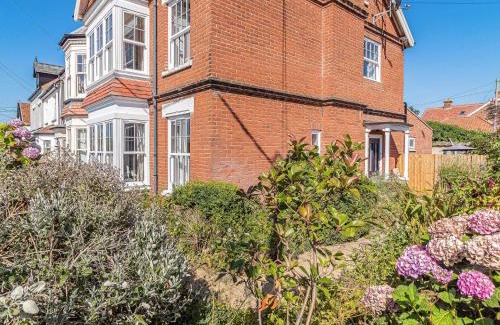 Overstrand Casa | 3 bed property in Overstrand KT178