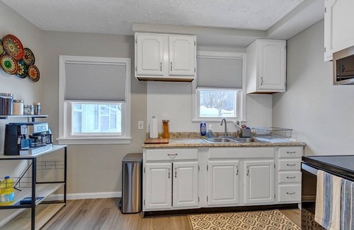 South Euclid Casa | 3 bed S Euclid NEW ON VRBO DISCOUNTED PRICE, EXCELLENT REVIEWS OTHER PLATFORMS