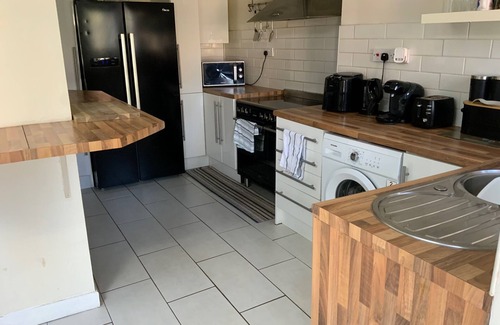 Kingswinford Casa | 3 bed semi detached house near Stourbridge